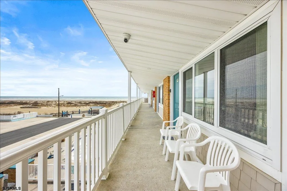 406 E Monterey Ave Wildwood Crest, NJ 08260