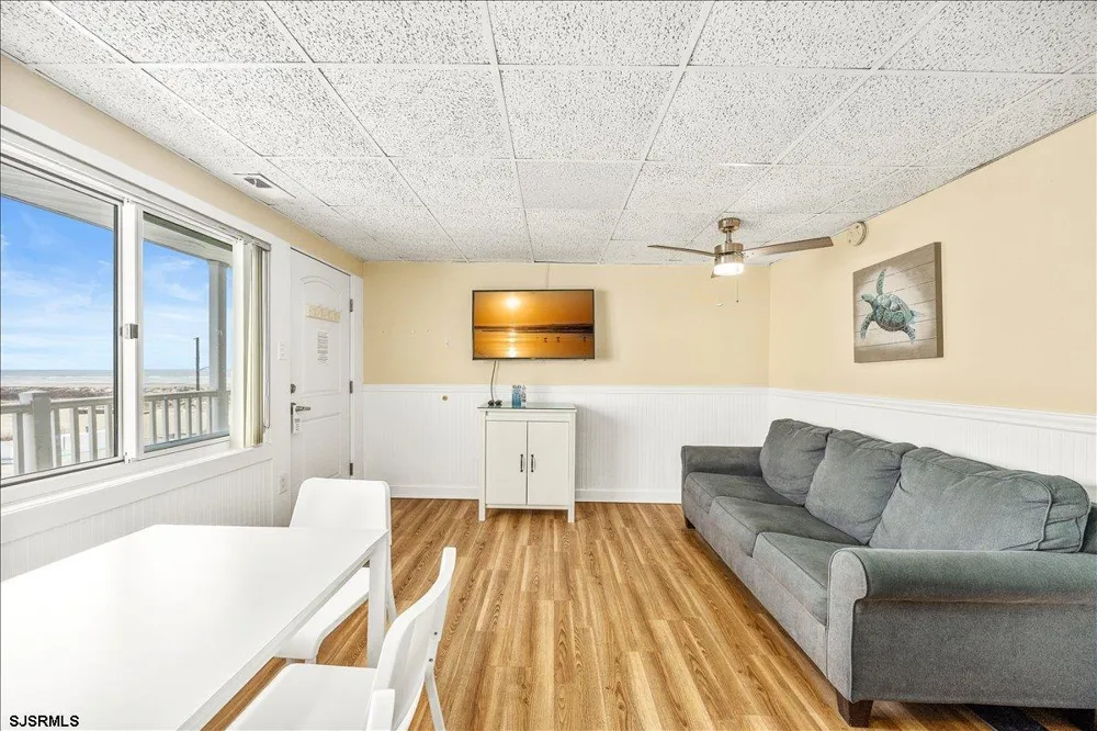 406 E Monterey Ave Wildwood Crest, NJ 08260