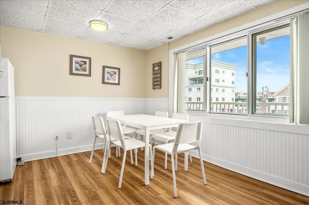 406 E Monterey Ave Wildwood Crest, NJ 08260