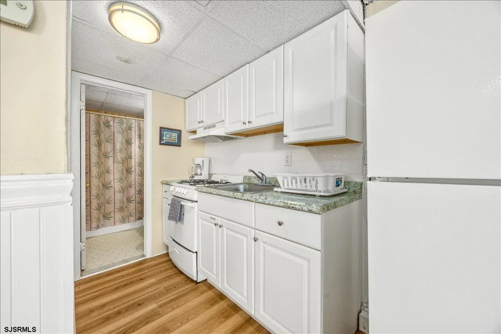 406 E Monterey Ave Wildwood Crest, NJ 08260