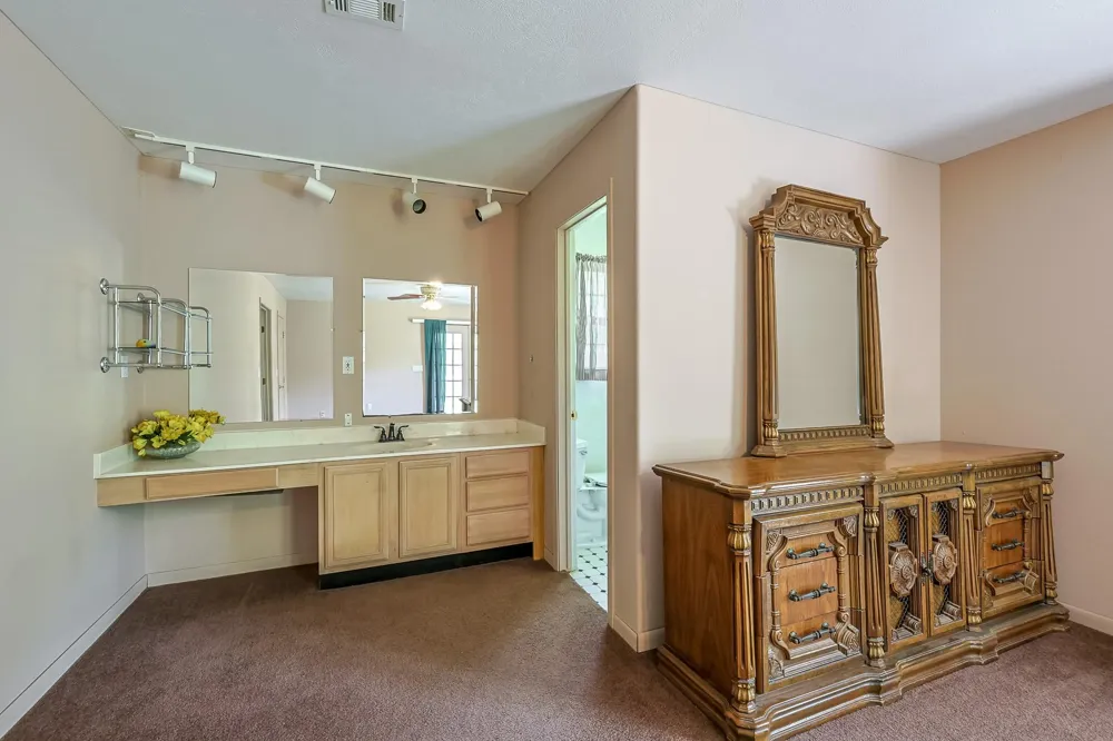 8 Vick Road New Waverly, TX 77358
