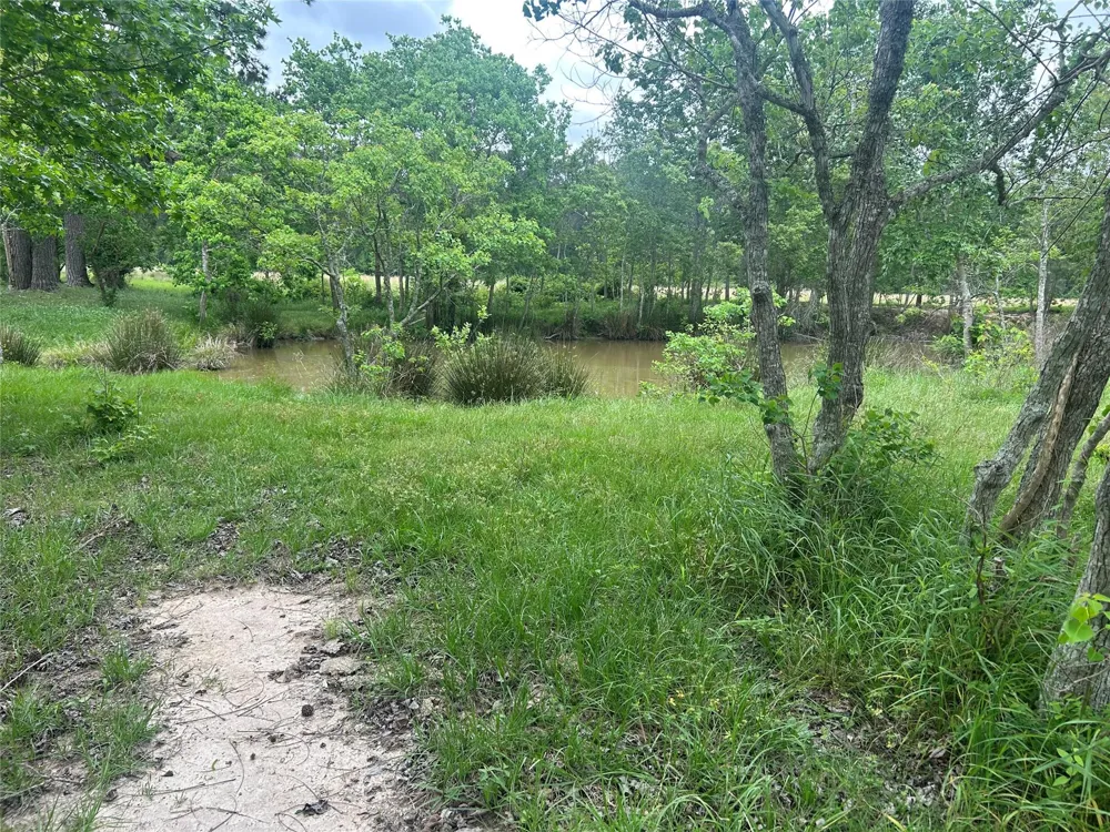 1 Minnie West Road Hull, TX 77564