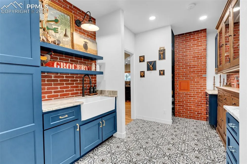 4745 Cheyenne Drive Larkspur, CO 80118