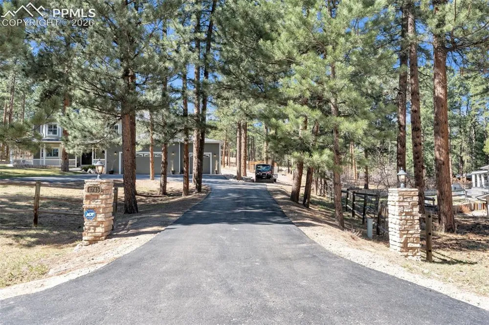 4745 Cheyenne Drive Larkspur, CO 80118