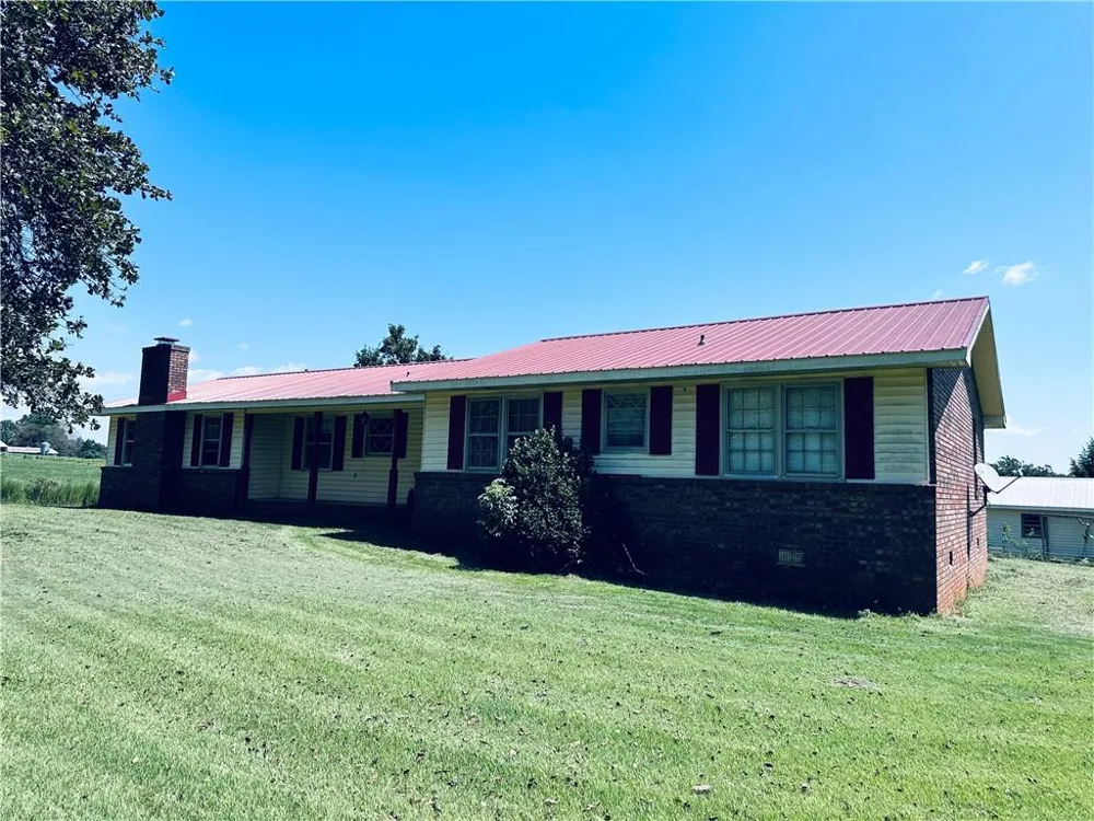 4308 Athens Road Carnesville, GA 30521