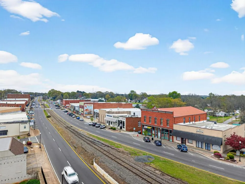 696 530 Madison Street Commerce, GA 30529