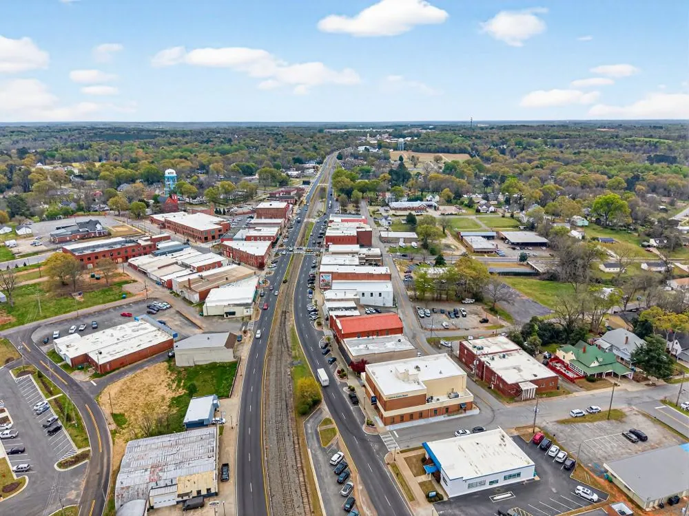 696 530 Madison Street Commerce, GA 30529
