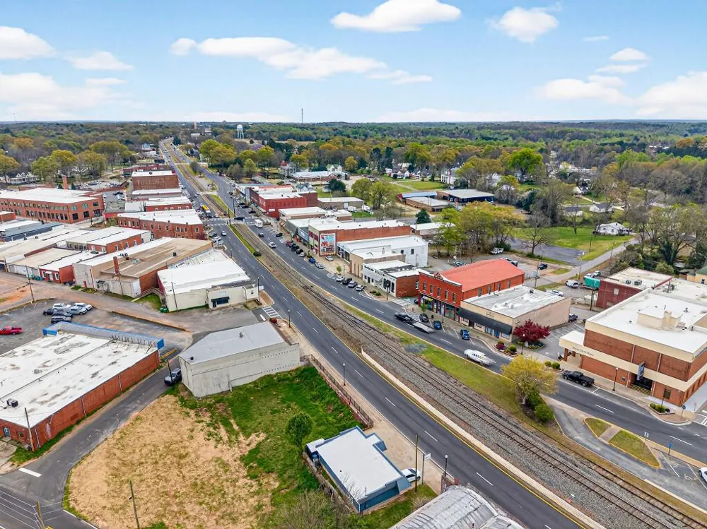 696 530 Madison Street Commerce, GA 30529