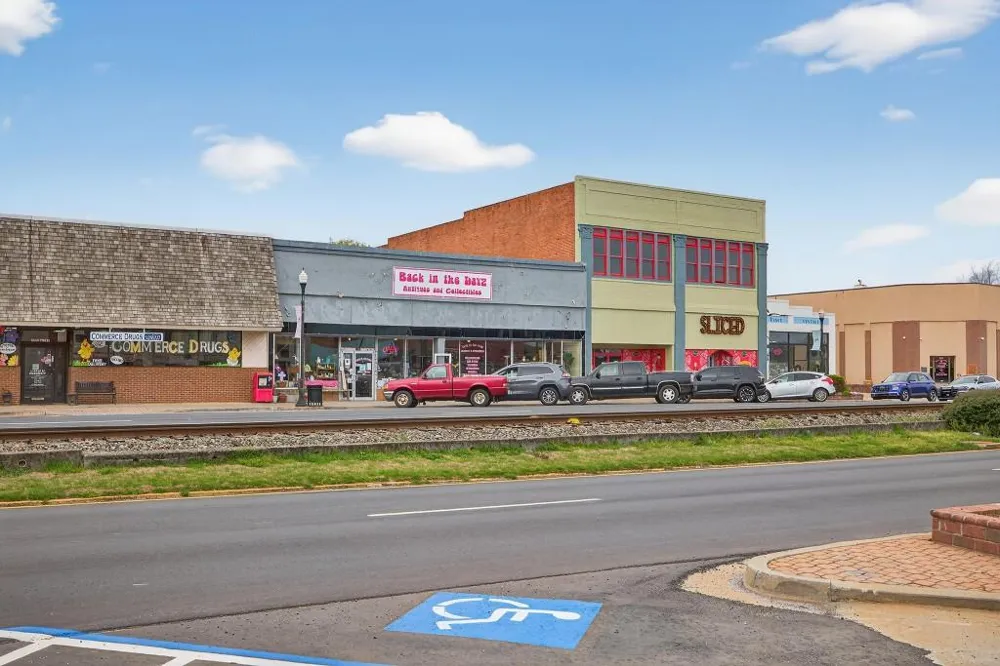 696 530 Madison Street Commerce, GA 30529
