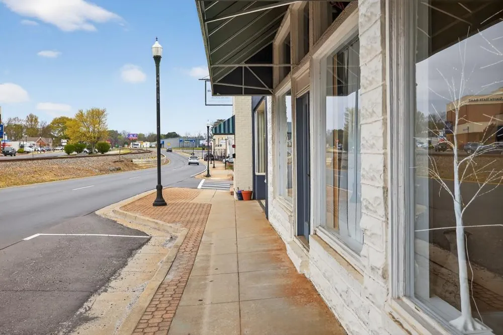 696 530 Madison Street Commerce, GA 30529