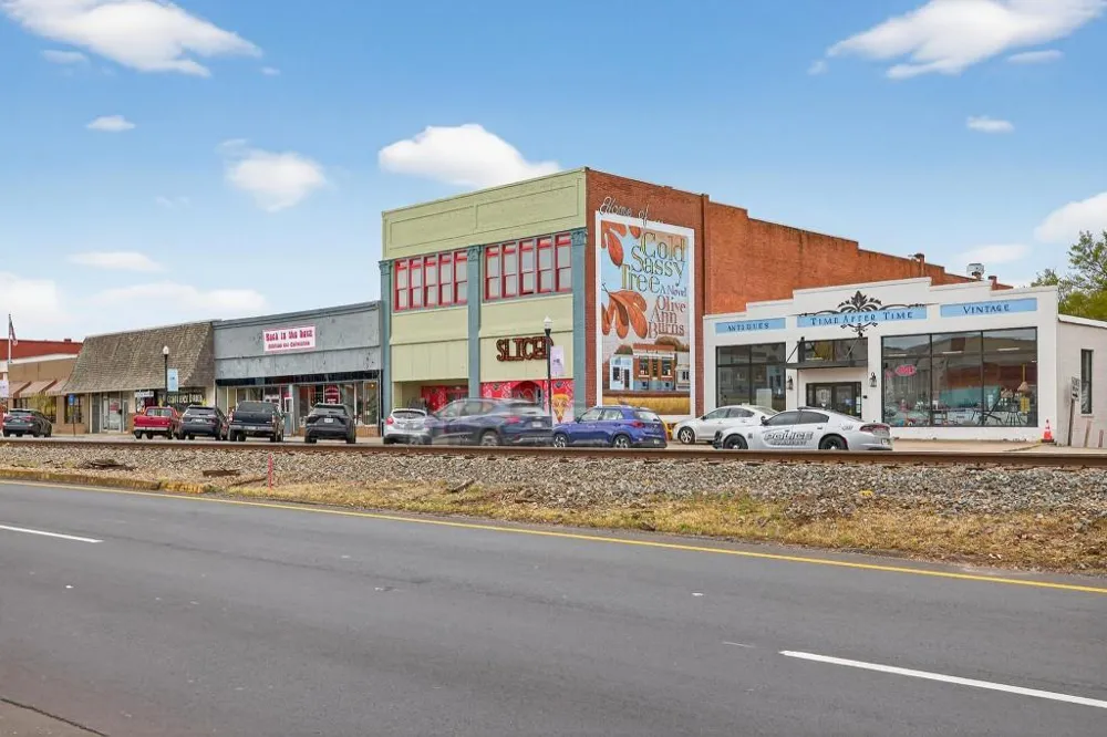 696 530 Madison Street Commerce, GA 30529
