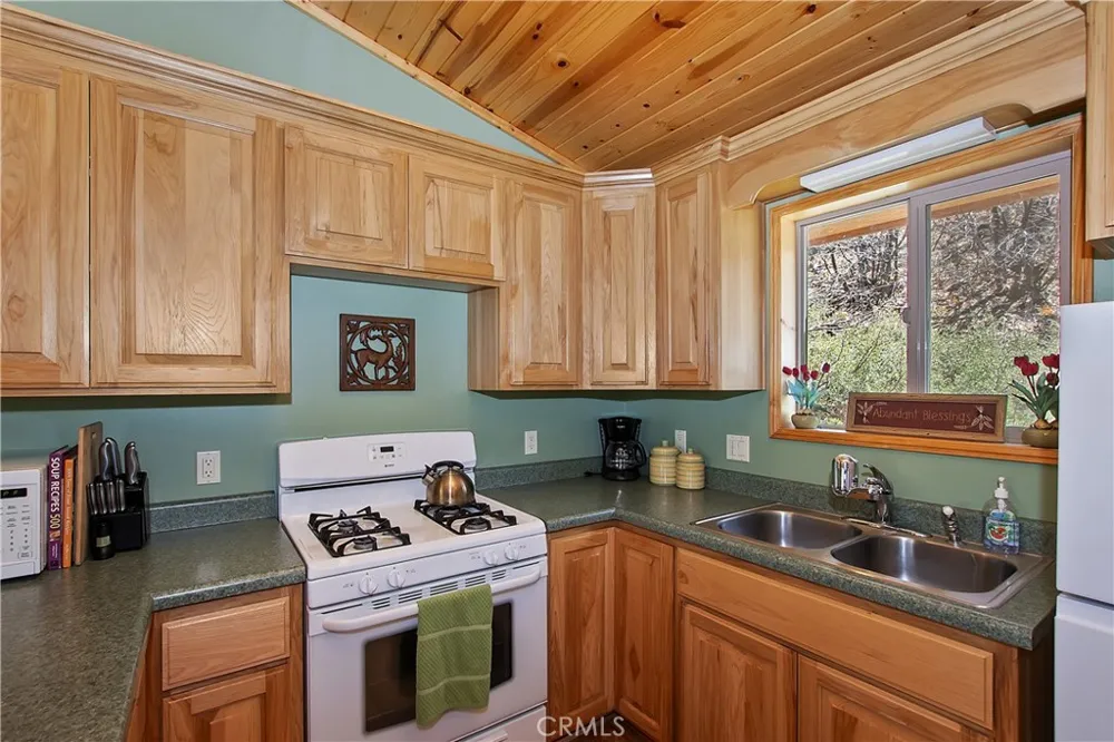 33653 Green Valley Lane Green Valley Lake, CA 92341