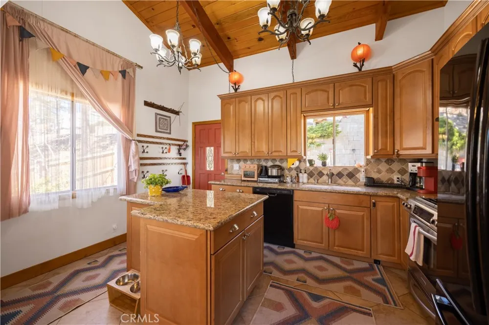 39563 Raccoon Drive Fawnskin, CA 92333