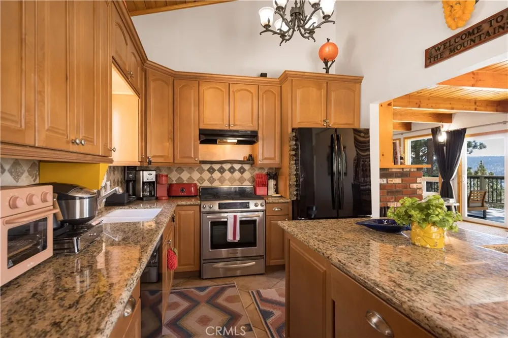 39563 Raccoon Drive Fawnskin, CA 92333