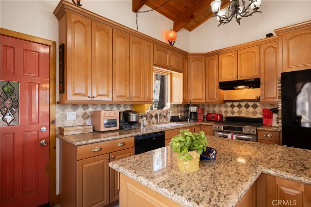 39563 Raccoon Drive Fawnskin, CA 92333