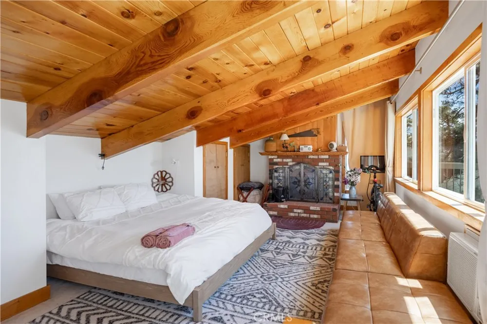 39563 Raccoon Drive Fawnskin, CA 92333