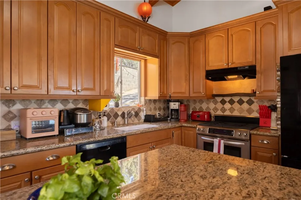 39563 Raccoon Drive Fawnskin, CA 92333