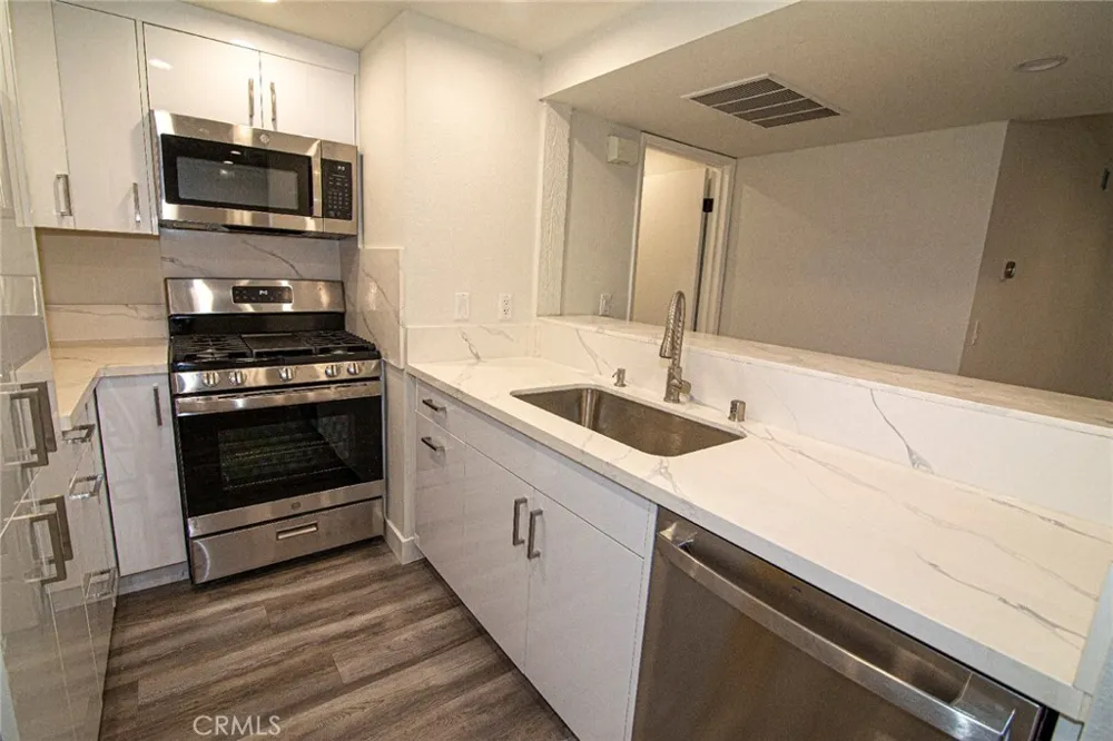 6275 Canoga Avenue #73 Woodland Hills, CA 91367