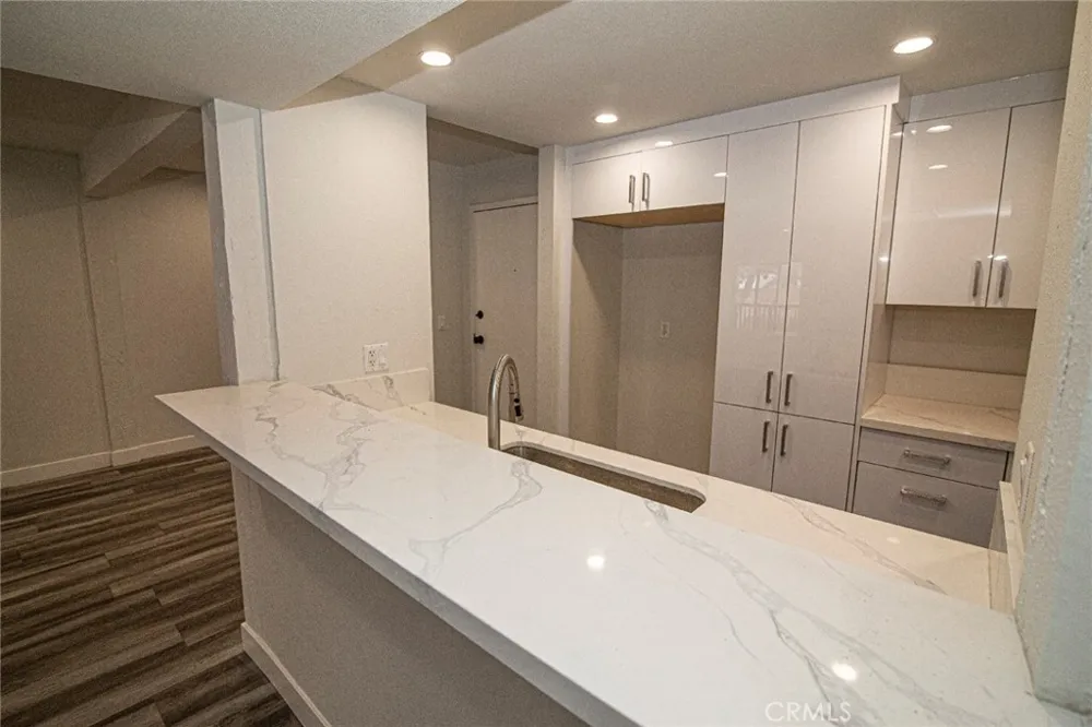 6275 Canoga Avenue #73 Woodland Hills, CA 91367