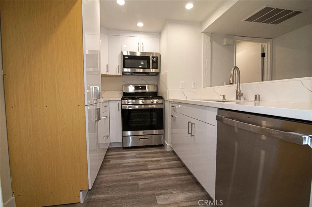 6275 Canoga Avenue #73 Woodland Hills, CA 91367