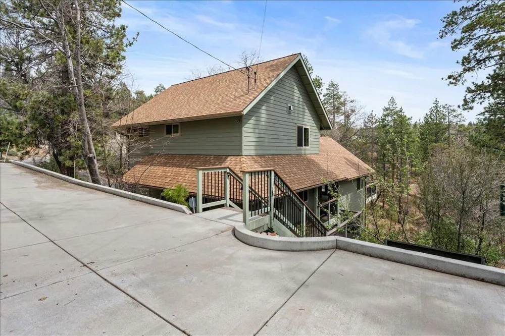 39517 Cline Miller Place Fawnskin, CA 92333