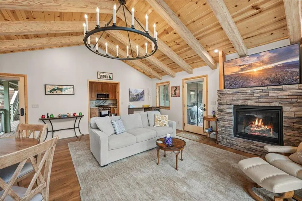 39517 Cline Miller Place Fawnskin, CA 92333