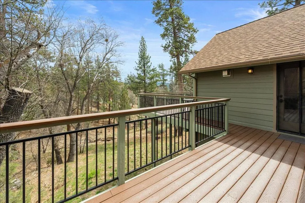 39517 Cline Miller Place Fawnskin, CA 92333