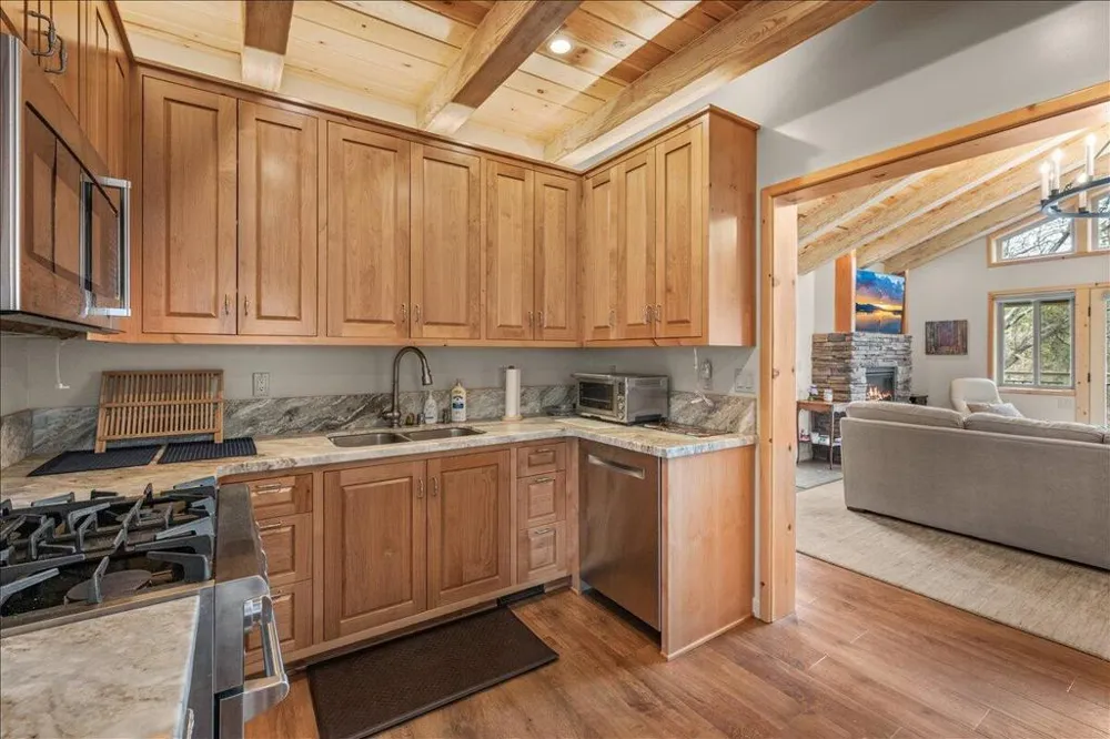 39517 Cline Miller Place Fawnskin, CA 92333