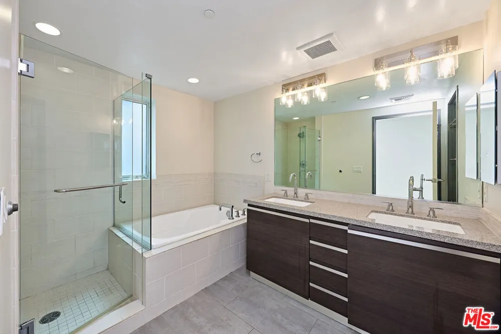 3119 Via Dolce #302 Marina del Rey, CA 90292
