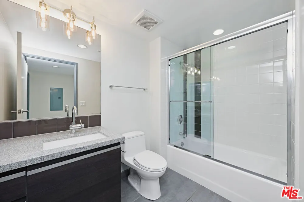 3119 Via Dolce #302 Marina del Rey, CA 90292