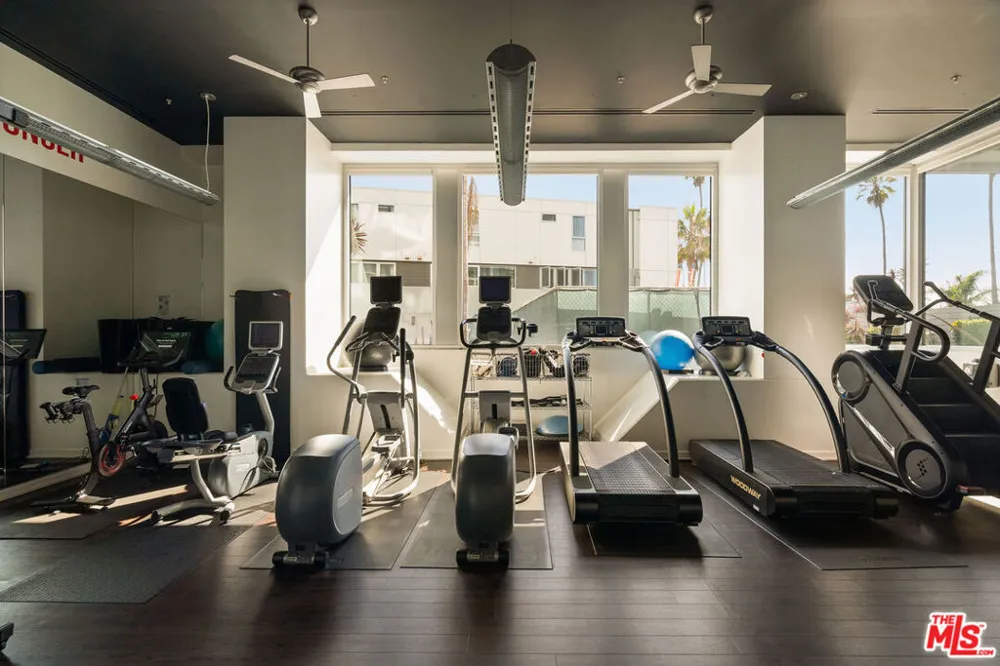 3119 Via Dolce #302 Marina del Rey, CA 90292