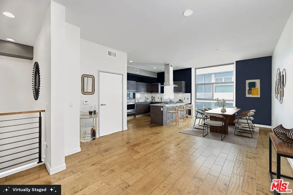 3119 Via Dolce #302 Marina del Rey, CA 90292