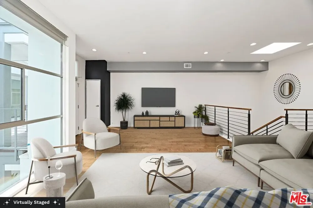 3119 Via Dolce #302 Marina del Rey, CA 90292