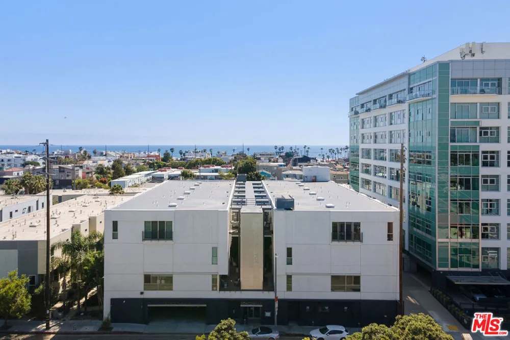 3119 Via Dolce #302 Marina del Rey, CA 90292
