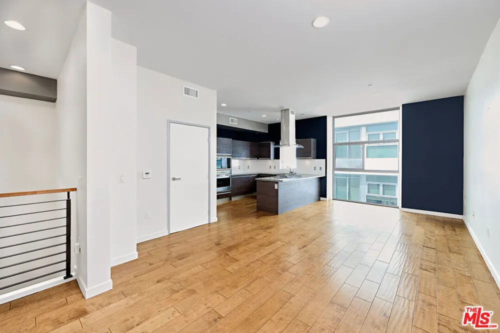 3119 Via Dolce #302 Marina del Rey, CA 90292