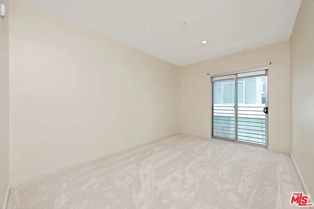 3119 Via Dolce #302 Marina del Rey, CA 90292