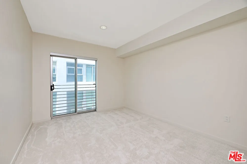 3119 Via Dolce #302 Marina del Rey, CA 90292