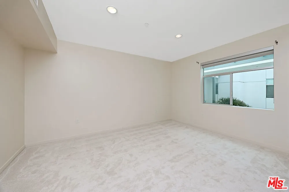 3119 Via Dolce #302 Marina del Rey, CA 90292