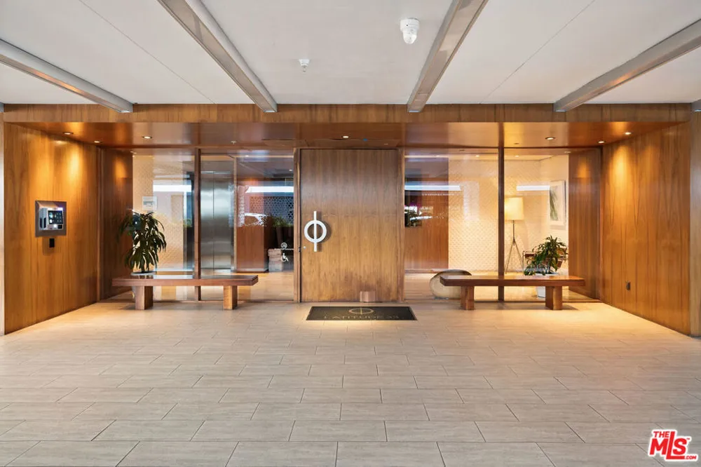 3119 Via Dolce #302 Marina del Rey, CA 90292