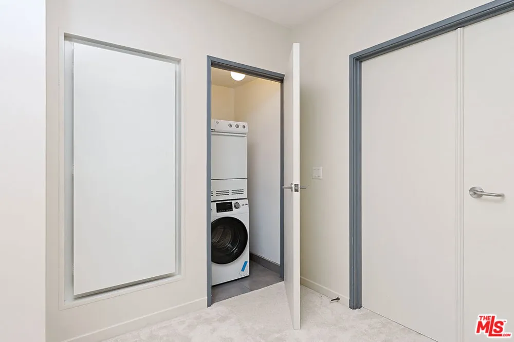 3119 Via Dolce #302 Marina del Rey, CA 90292