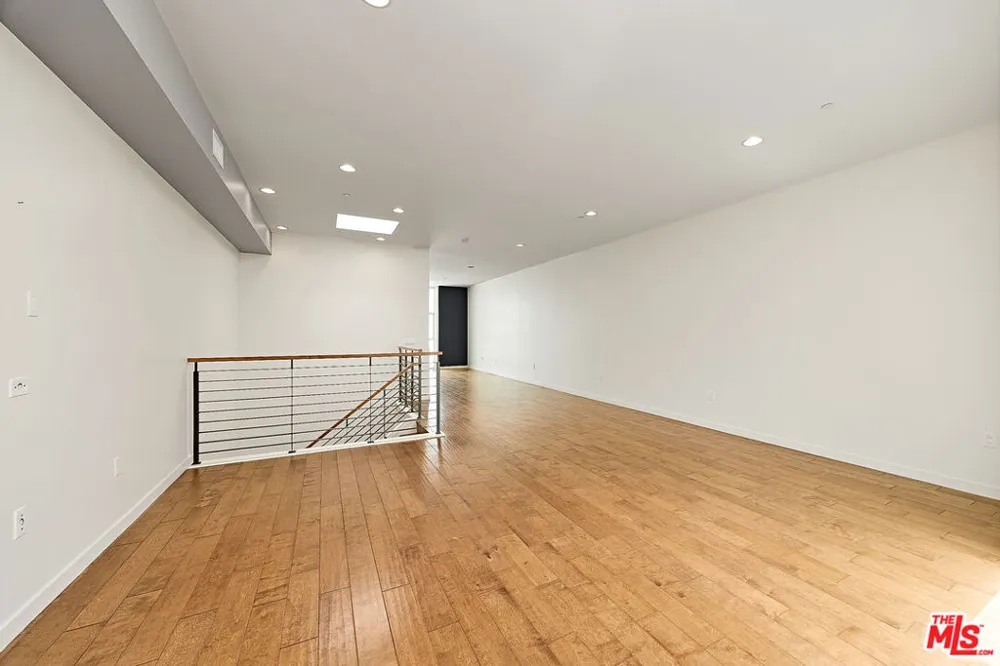 3119 Via Dolce #302 Marina del Rey, CA 90292
