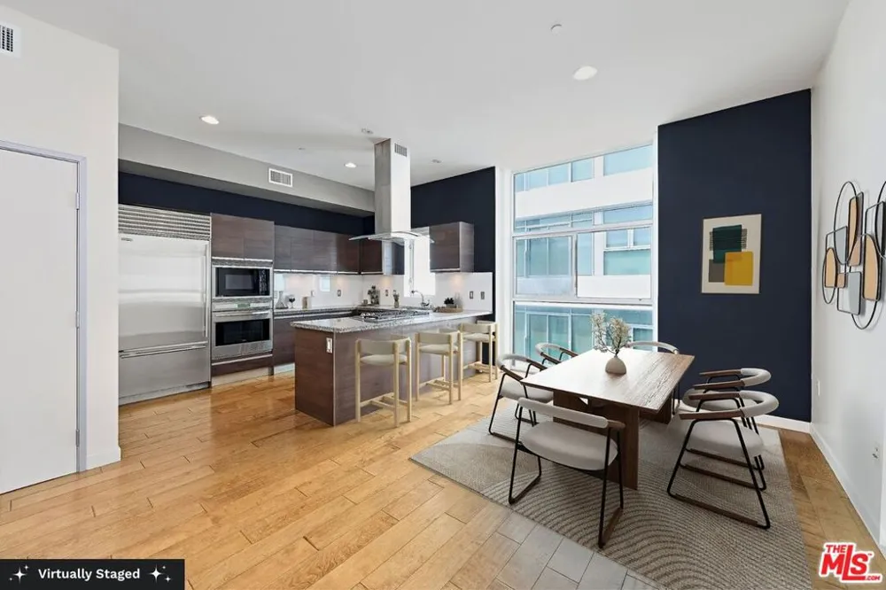 3119 Via Dolce #302 Marina del Rey, CA 90292