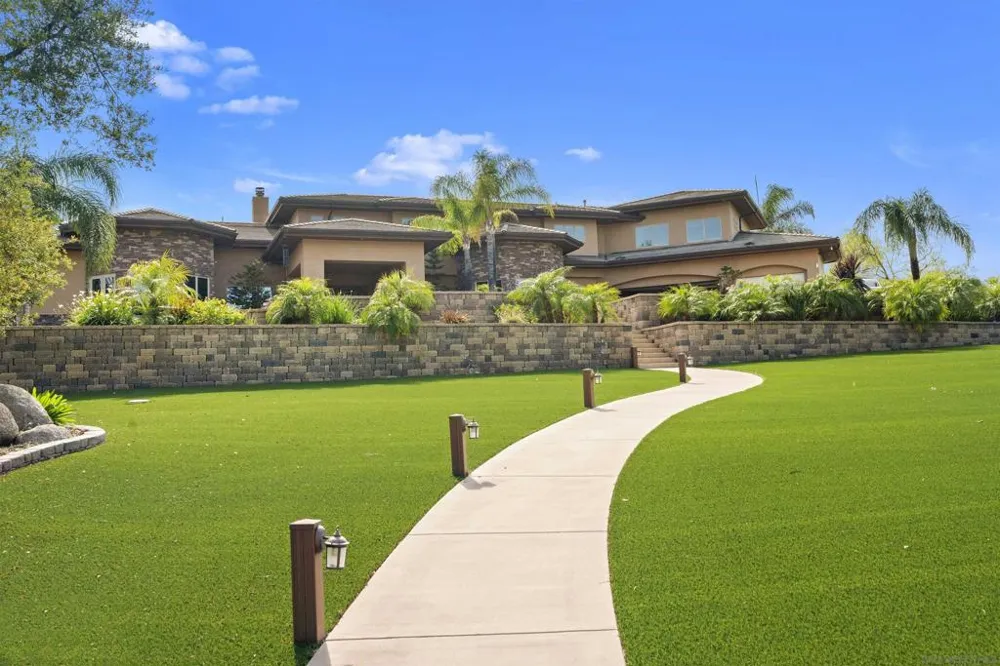 2882 Conestoga Circle Alpine, CA 91901