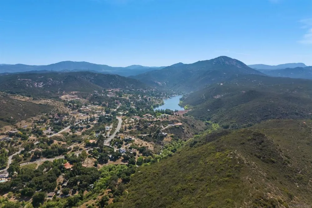 2882 Conestoga Circle Alpine, CA 91901