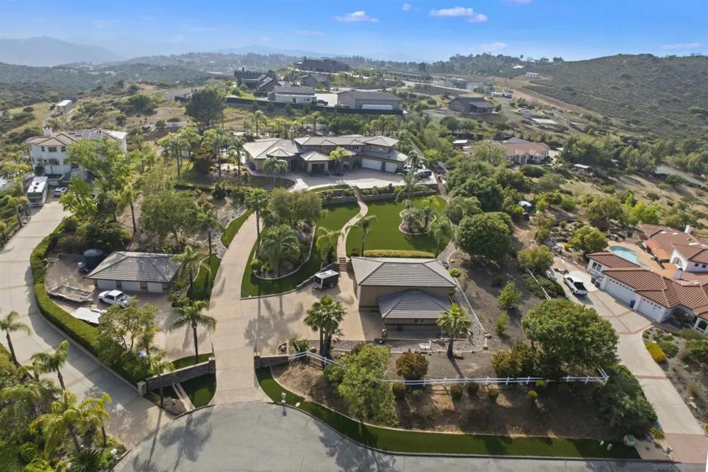 2882 Conestoga Circle Alpine, CA 91901