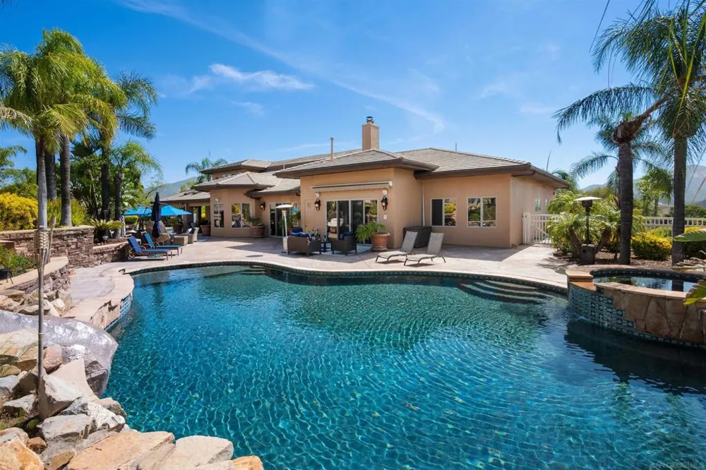 2882 Conestoga Circle Alpine, CA 91901