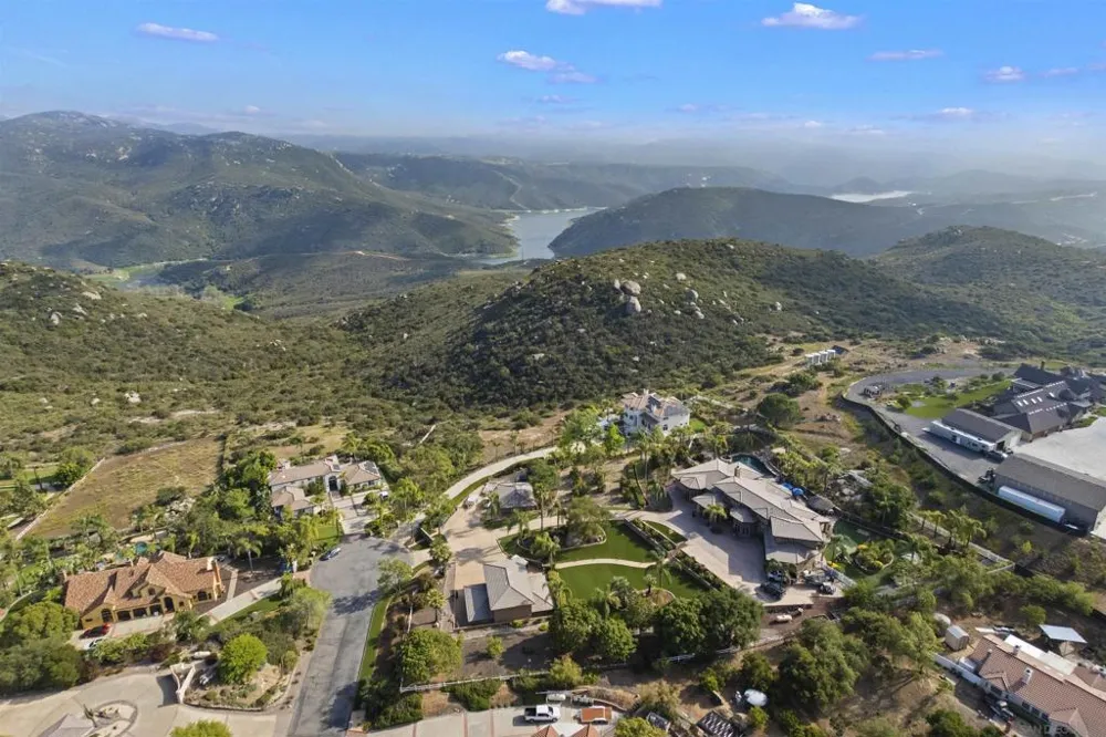 2882 Conestoga Circle Alpine, CA 91901
