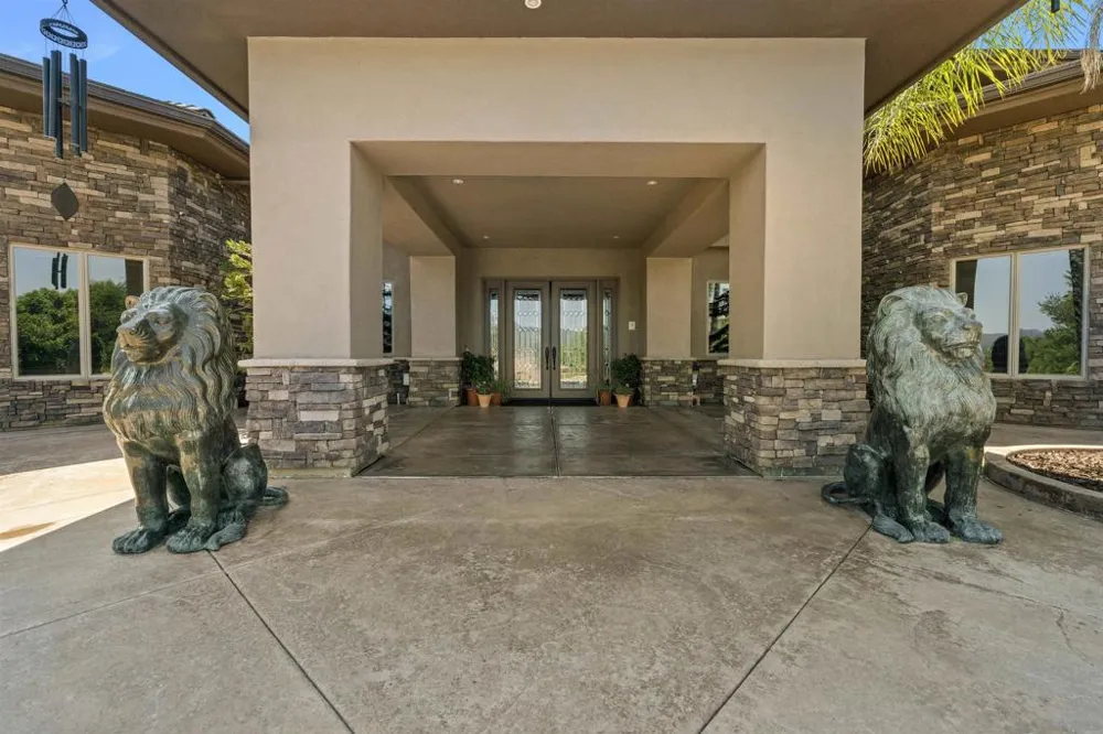 2882 Conestoga Circle Alpine, CA 91901