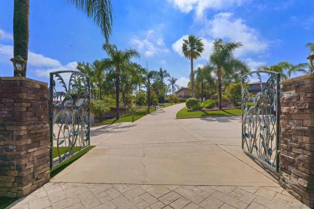 2882 Conestoga Circle Alpine, CA 91901