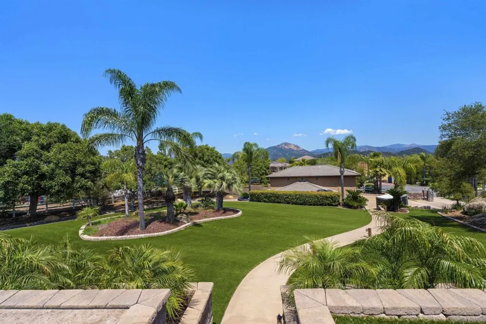 2882 Conestoga Circle Alpine, CA 91901
